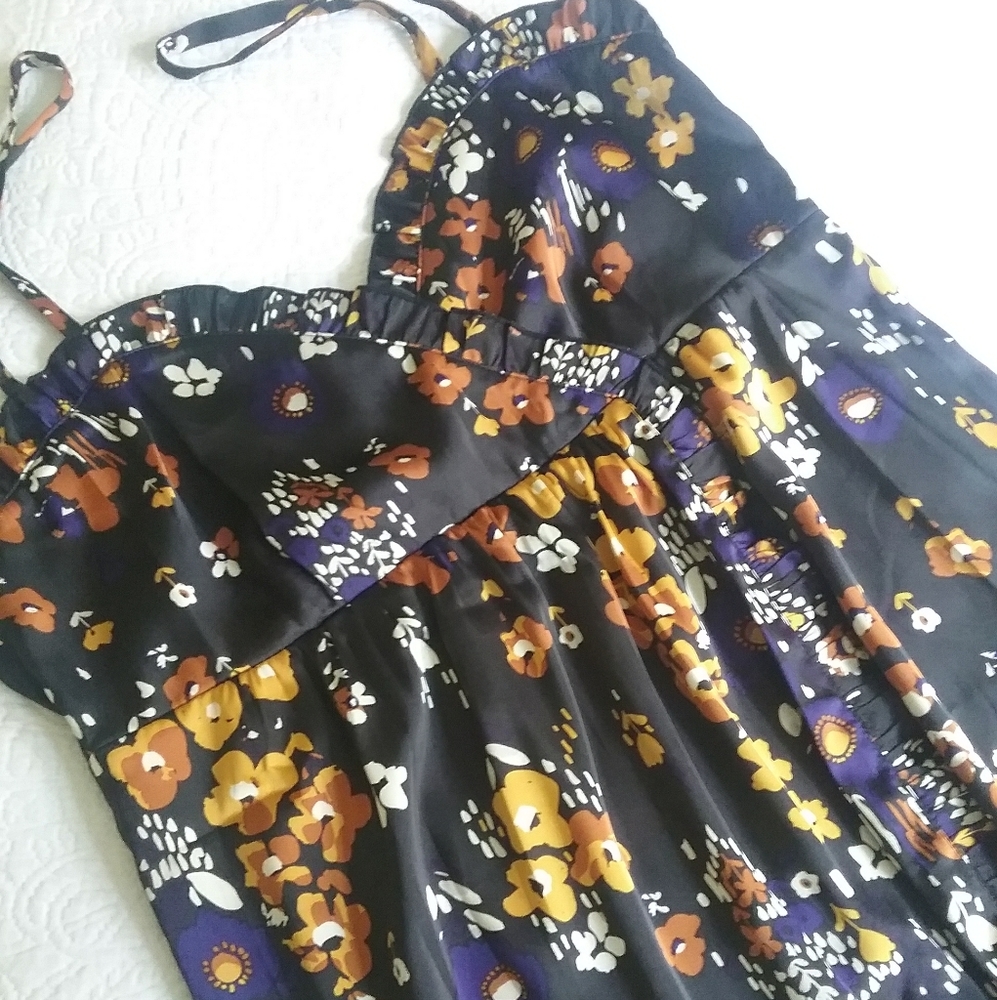 Floral mini dress - back with flowers